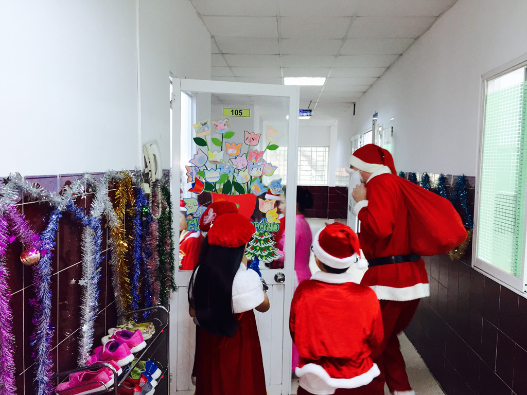 Christmas with Santa at the Asian international school