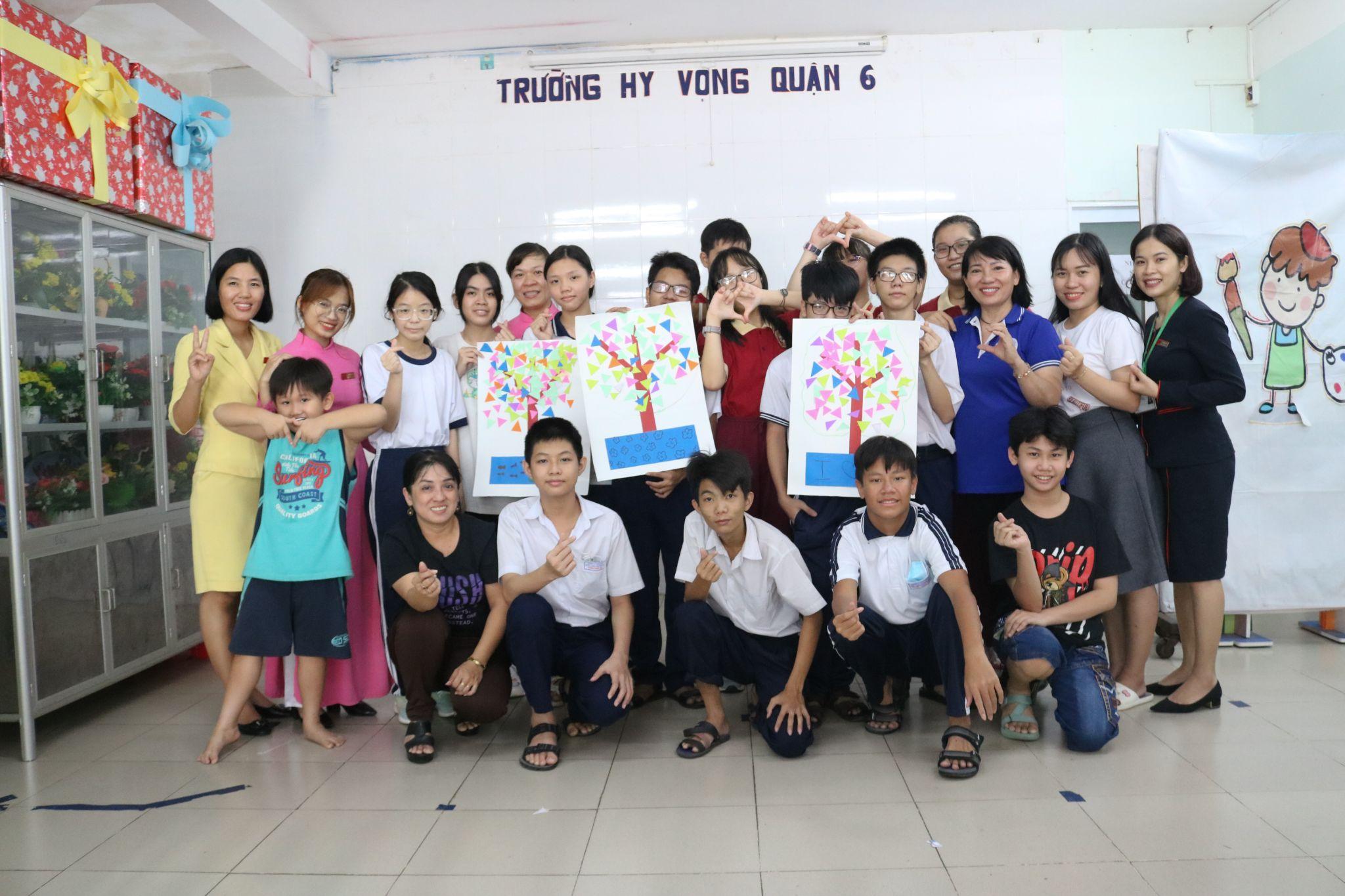 Học sinh Asian School và những chuyến xe chở yêu thương