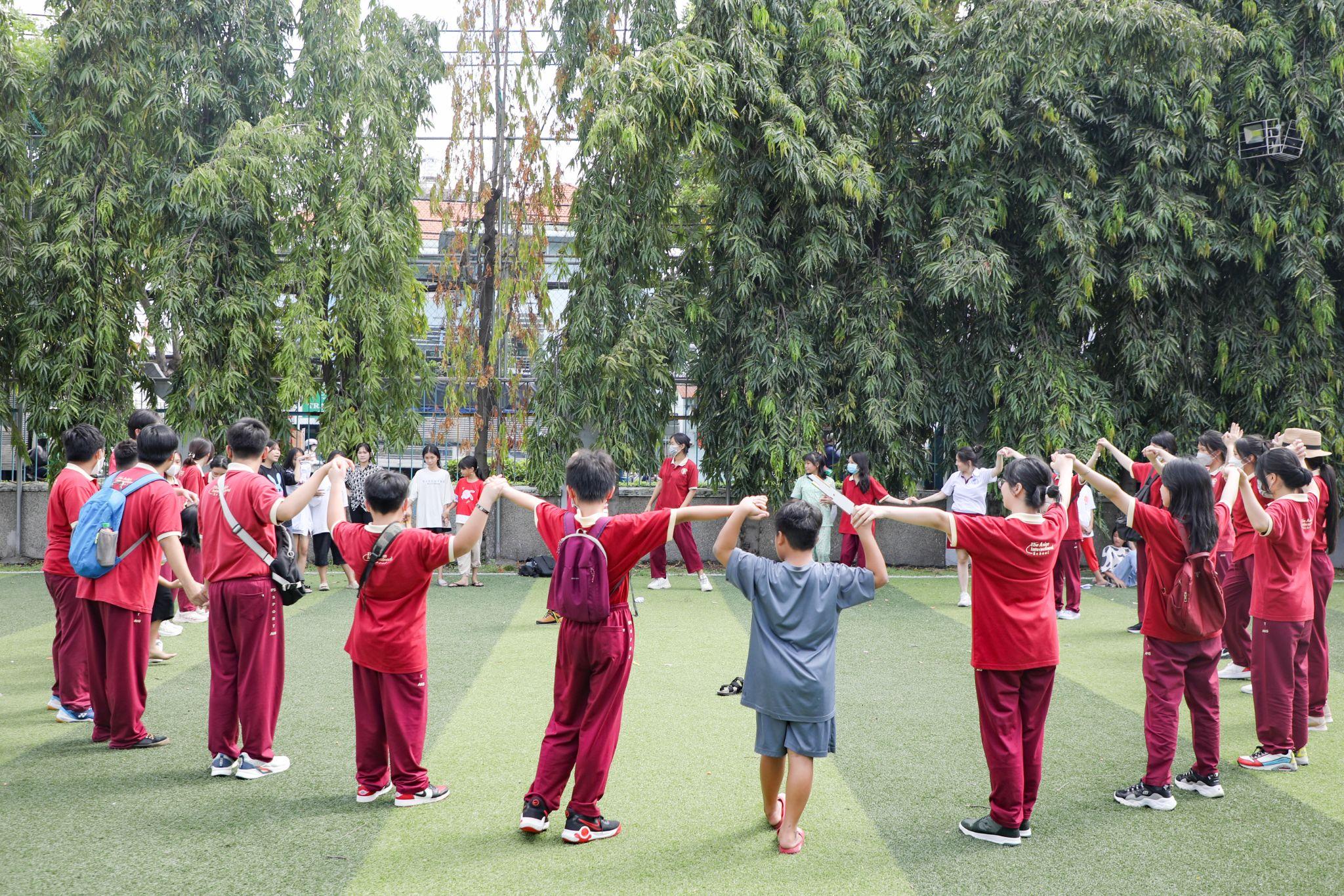 Học sinh Asian School và những chuyến xe chở yêu thương