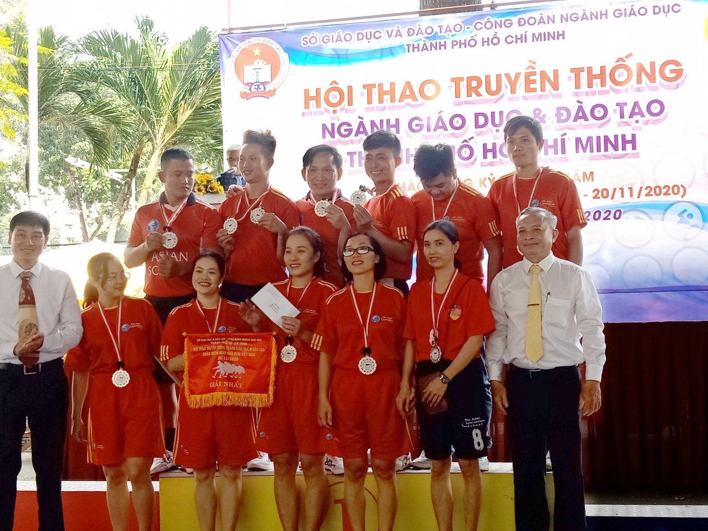 Asian School bảo vệ thành công chức vô địch Kéo co Hội thao Công đoàn ngành giáo dục TPHCM 2020