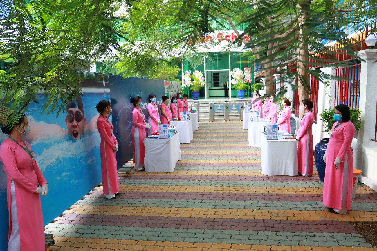 Học sinh Asian School háo hức trở lại trường sau thời gian dài nghỉ học