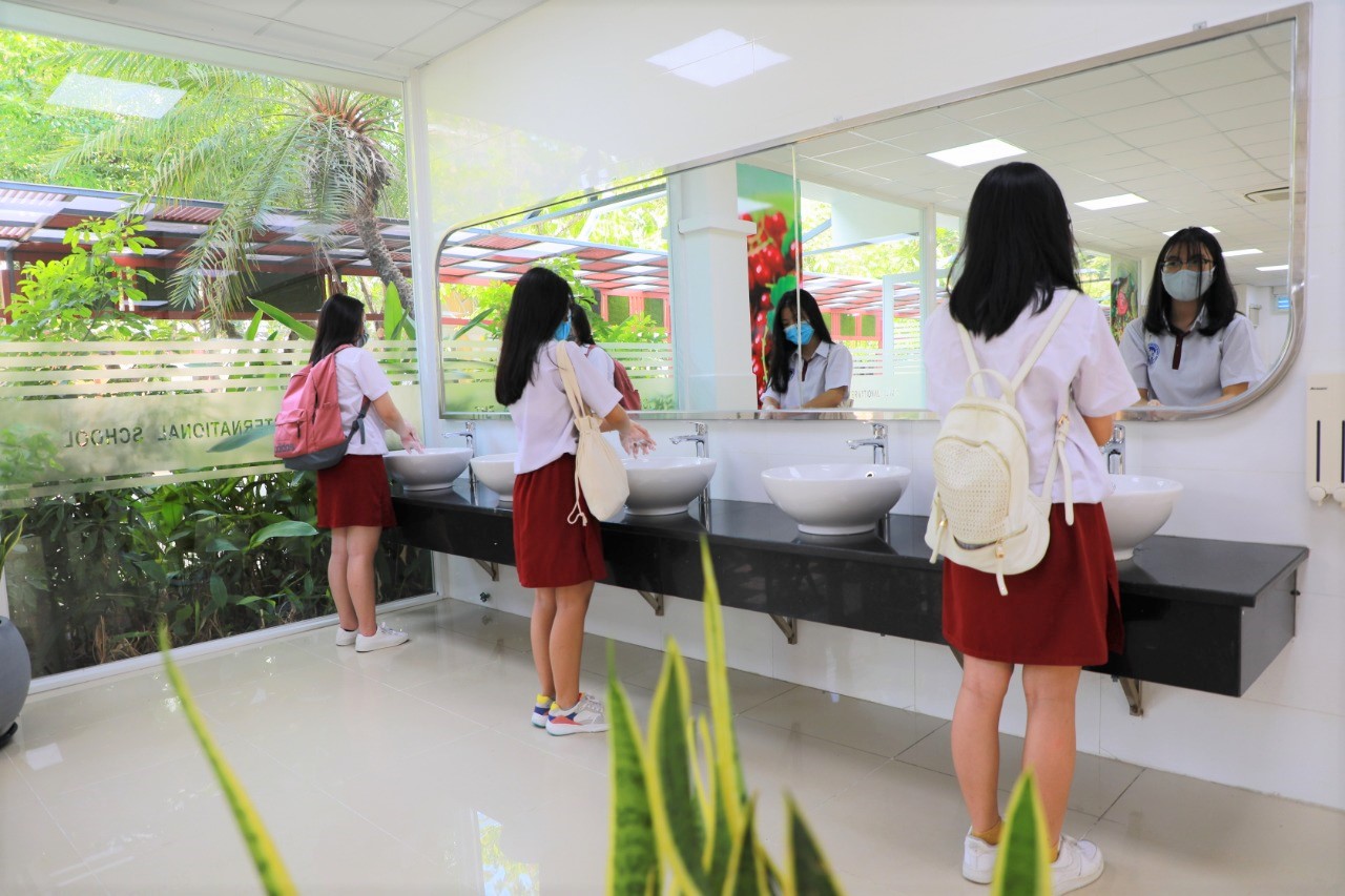 Học sinh Asian School háo hức trở lại trường sau thời gian dài nghỉ học