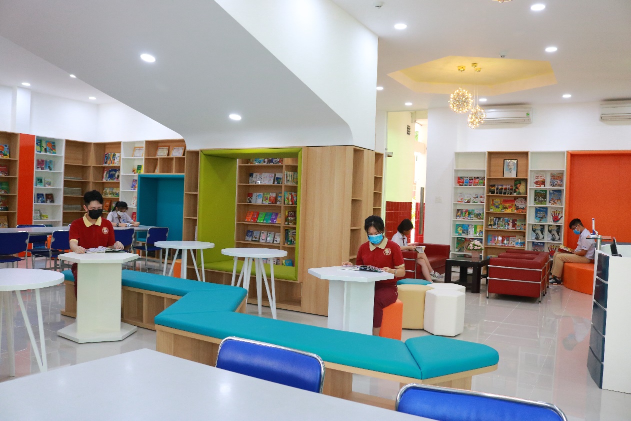 Học sinh Asian School háo hức trở lại trường sau thời gian dài nghỉ học