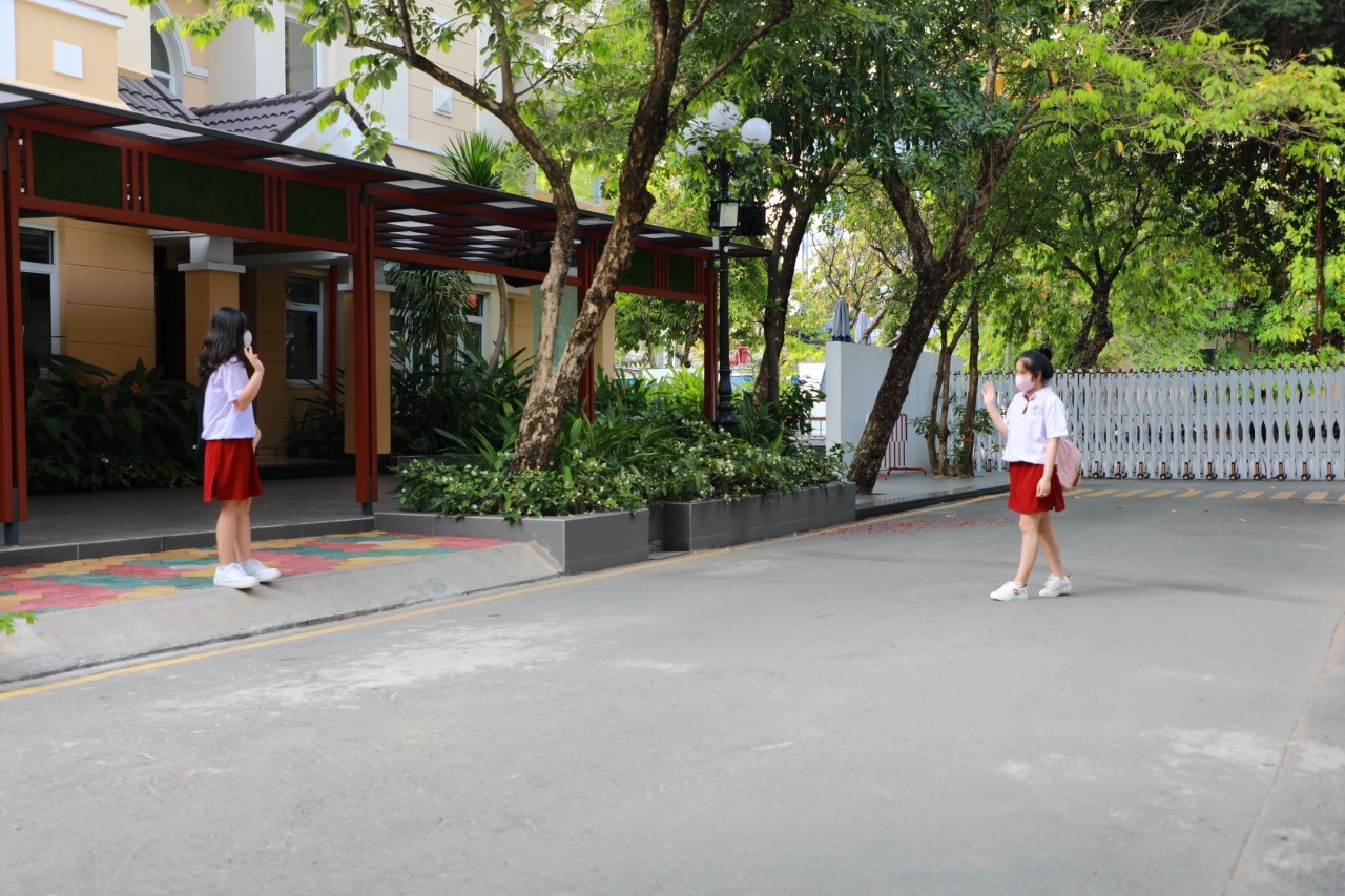 Học sinh Asian School háo hức trở lại trường sau thời gian dài nghỉ học