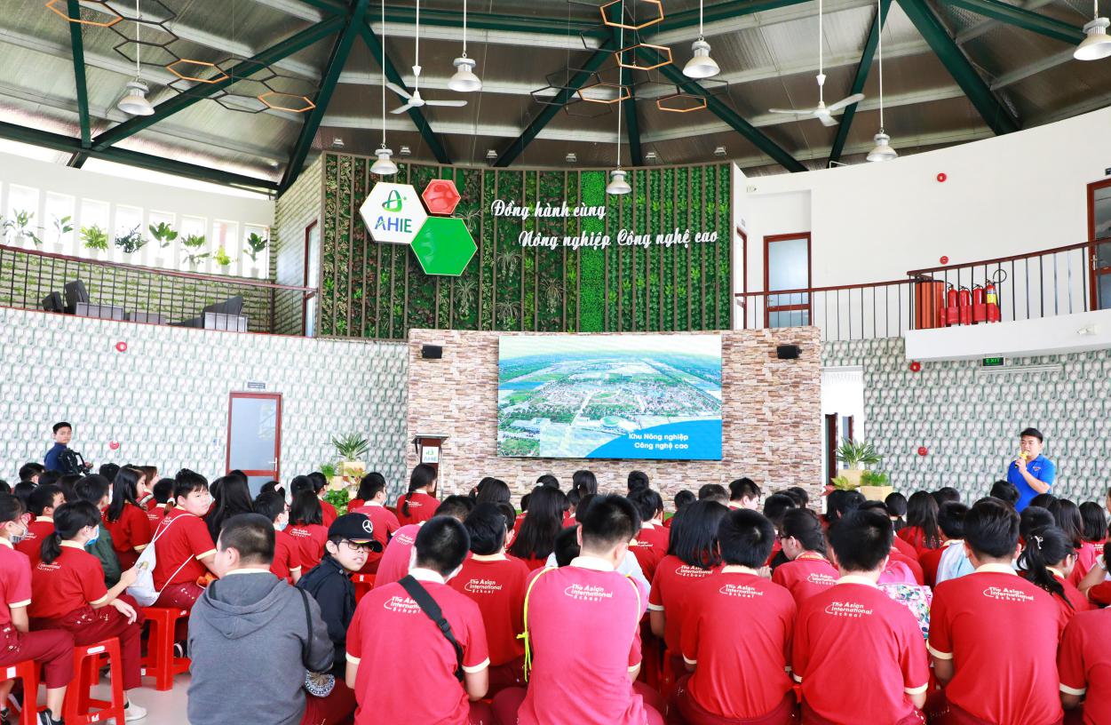 Học sinh Asian School thích thú khám phá Khu nông nghiệp công nghệ cao