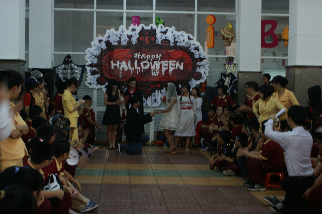 Học sinh Á Châu sôi động cùng sự kiện Halloween