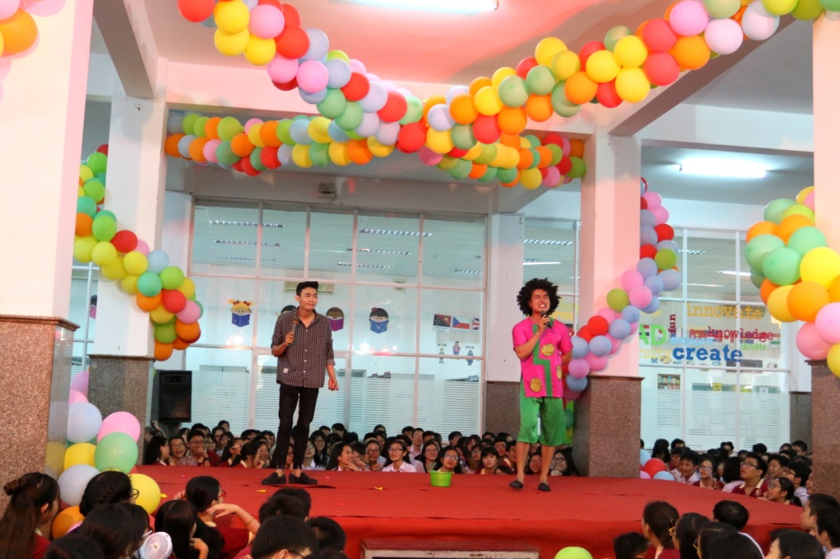 Hoài Linh, Chí Tài cùng hàng loạt ngôi sao trẻ giao lưu cùng học sinh Asian School