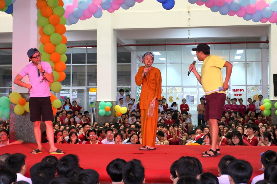 Hoài Linh, Chí Tài cùng hàng loạt ngôi sao trẻ giao lưu cùng học sinh Asian School