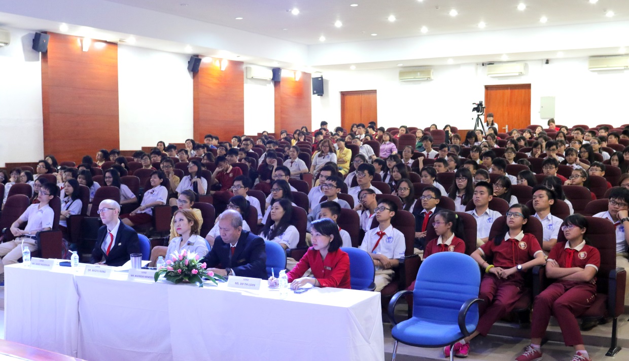 Học sinh Trường Quốc tế Á Châu tranh tài hùng biện tiếng Anh