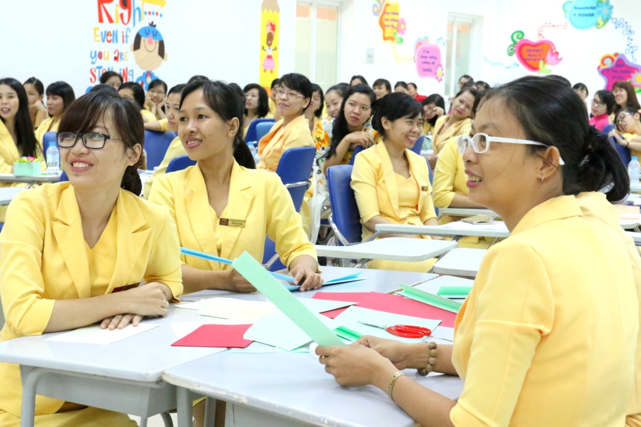 Hàng ngàn học sinh Quốc tế Á Châu vui Trung thu ấm áp, rực rỡ sắc màu