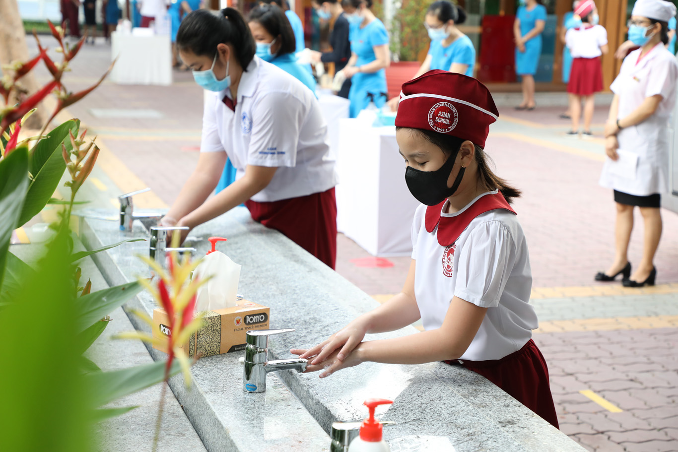 Học sinh Asian School háo hức trở lại trường sau thời gian dài nghỉ học do dịch Covid-19