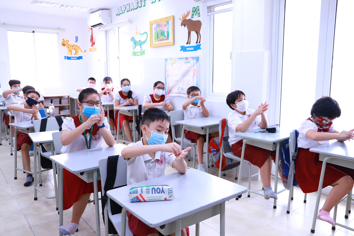 Học sinh Asian School háo hức trở lại trường sau thời gian dài nghỉ học do dịch Covid-19