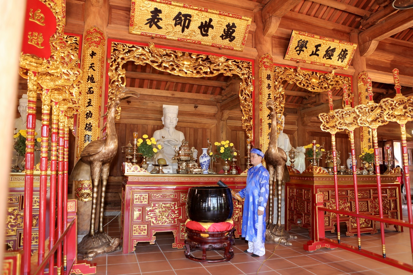 “Lễ dâng hương - nét đặc sắc trong giáo dục truyền thống của Trường Quốc tế Á Châu” - trải nghiệm hè thú vị của học sinh AHS