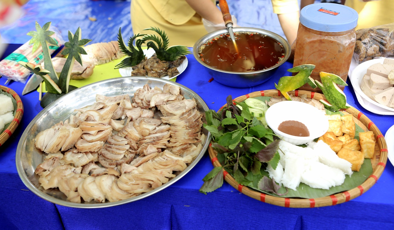 “Lễ dâng hương - nét đặc sắc trong giáo dục truyền thống của Trường Quốc tế Á Châu” - trải nghiệm hè thú vị của học sinh AHS