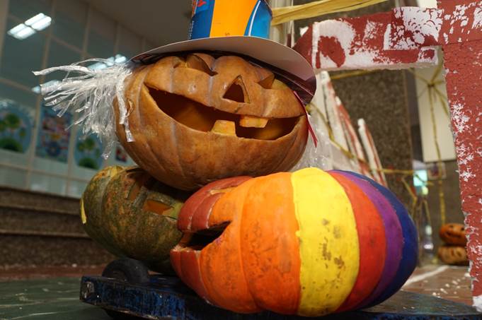 Halloween Asian School -“Nhà ma” rùng rợn thu hút học sinh