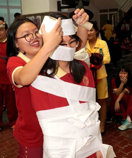 Halloween Asian School -“Nhà ma” rùng rợn thu hút học sinh