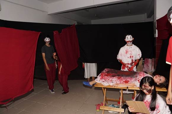 Halloween Asian School -“Nhà ma” rùng rợn thu hút học sinh
