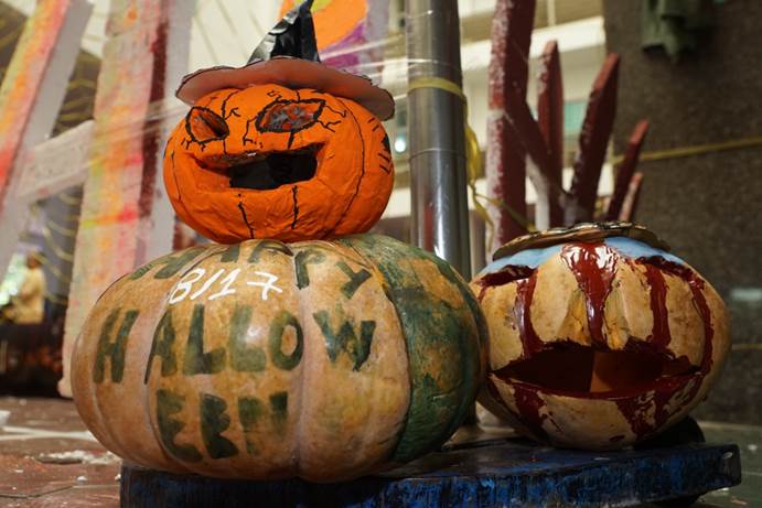 Halloween Asian School -“Nhà ma” rùng rợn thu hút học sinh
