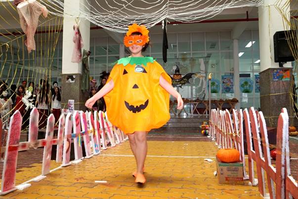 Halloween Asian School -“Nhà ma” rùng rợn thu hút học sinh
