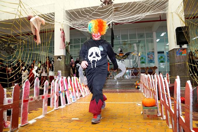 Halloween Asian School -“Nhà ma” rùng rợn thu hút học sinh