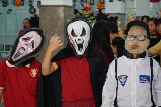 Halloween Asian School -“Nhà ma” rùng rợn thu hút học sinh
