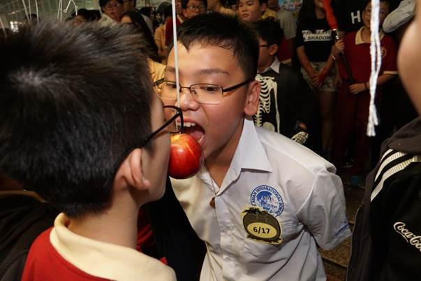 Halloween Asian School -“Nhà ma” rùng rợn thu hút học sinh