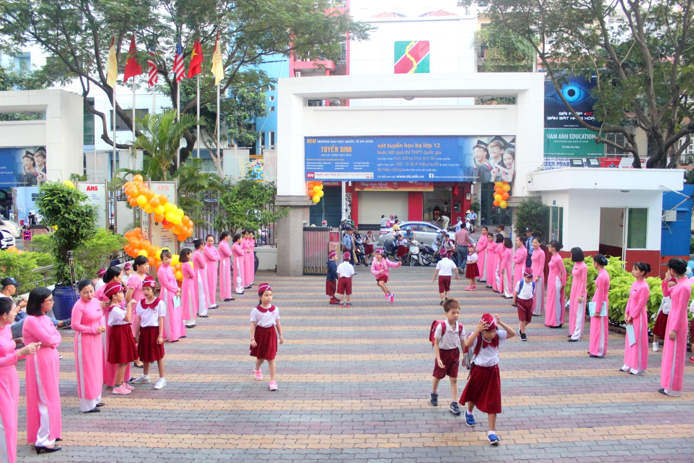 A colorful opening ceremony with 9000 students of the Asian International School.