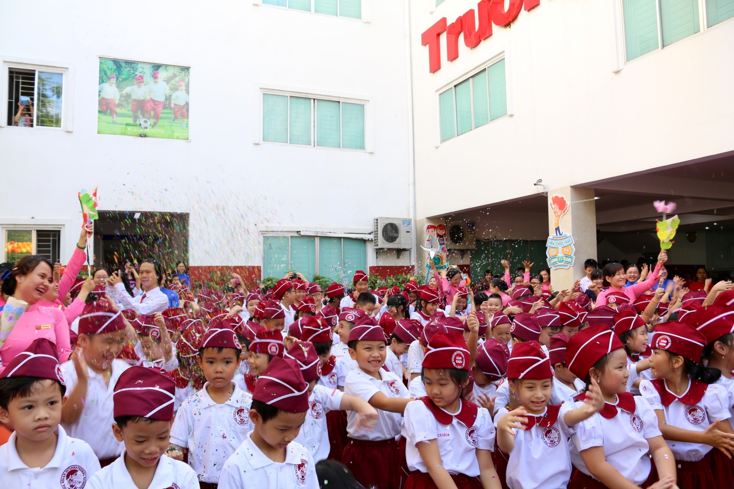 Lễ khai giảng đầy sắc màu của hơn 9.000 học sinh Asian School