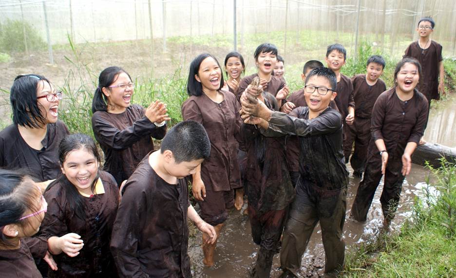 “Một ngày làm nông dân” - trải nghiệm hè thú vị của học sinh AHS