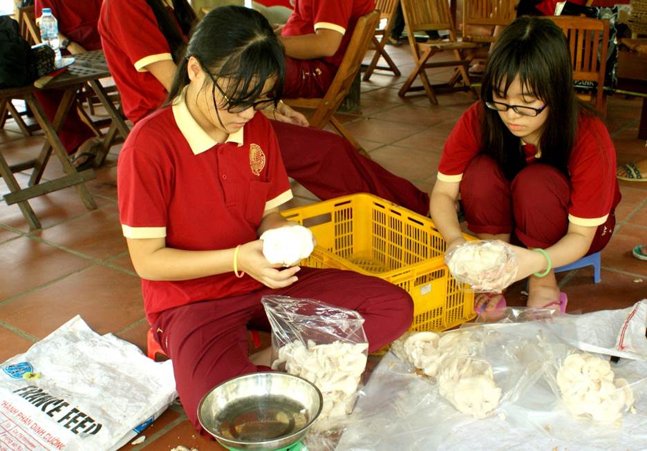 “Một ngày làm nông dân” - trải nghiệm hè thú vị của học sinh AHS