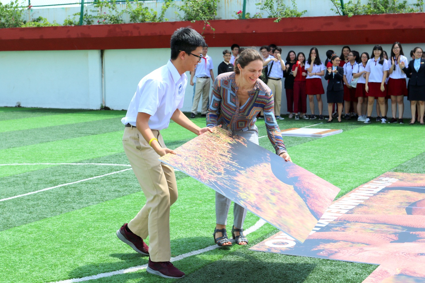 Thanh Bùi mang thông điệp DON’T USE RHINO HORN đến với học sinh Asian School