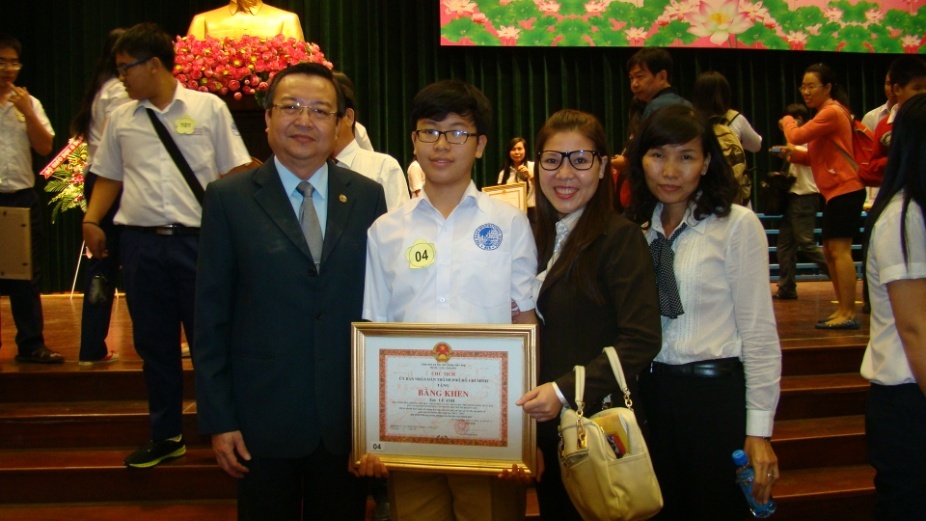 Lê Anh - học sinh Trường Quốc tế Á Châu được UBND TP.HCM tuyên dương khen thưởng...